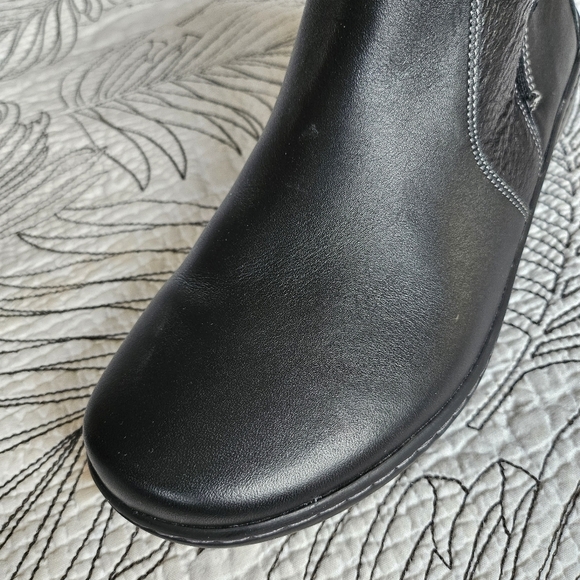 EUC Clarks Collection Cora Grace Leather Ankle Boot Zip Up Black 9.5 - Picture 4 of 12